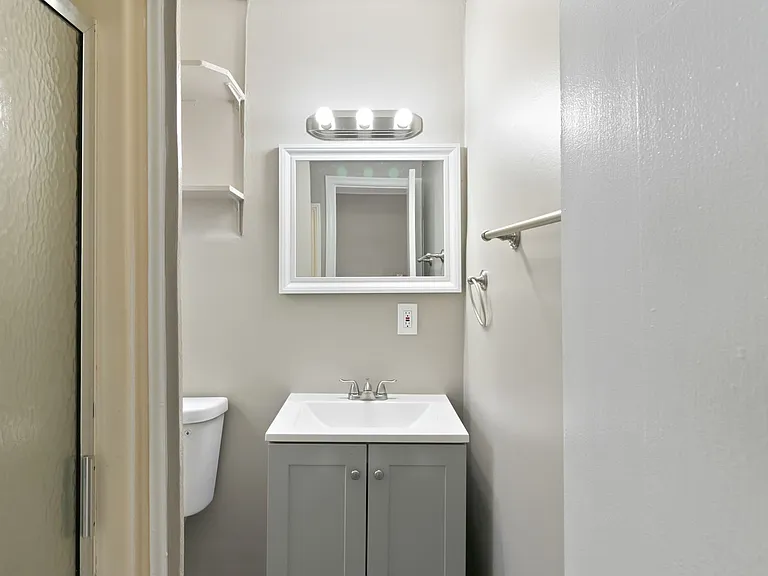 24311 Plymouth Rd — Photo 25
