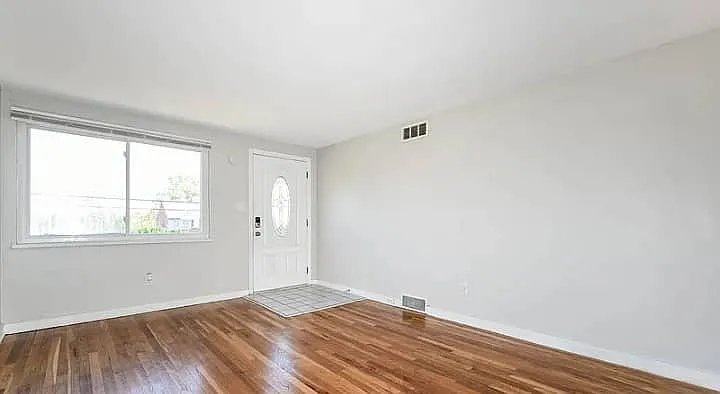 Gibson St — Photo 4