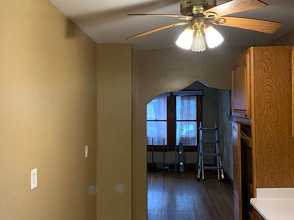 4th image of 1612 Chandler Ave
