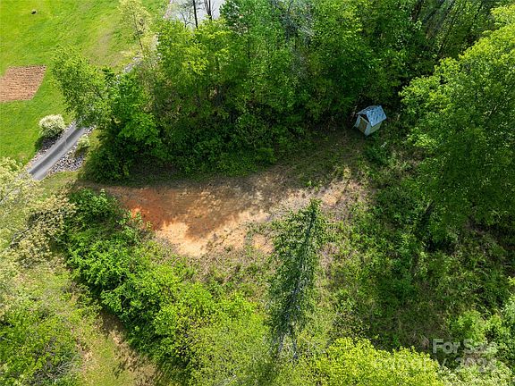 4th image of 28 Mountain Acres Dr
