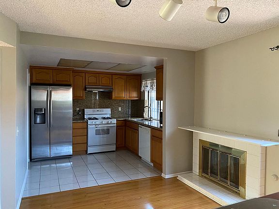 Newly remodel granite countertop and cabinets.