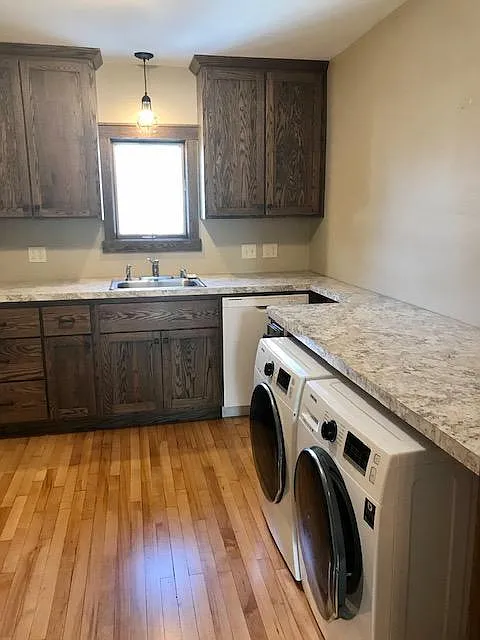 2 bed, 900 sqft, $1,100 — Photo 2