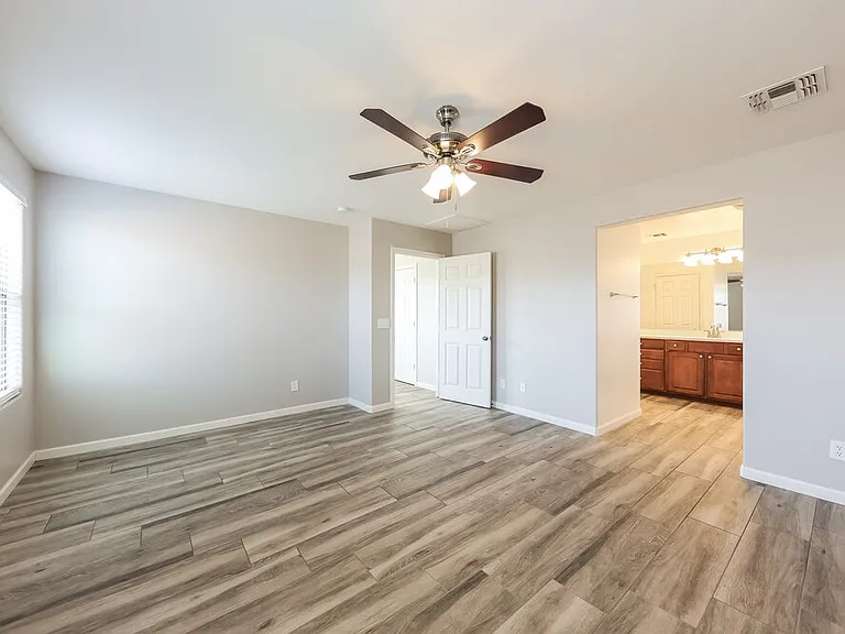 27424 N 54th Ln — Photo 10