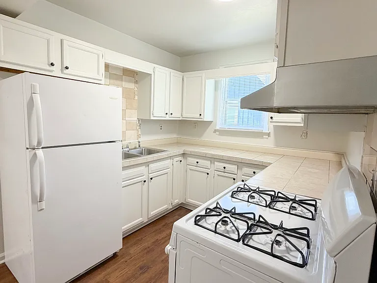 607 Moorman Ave NW — Photo 4