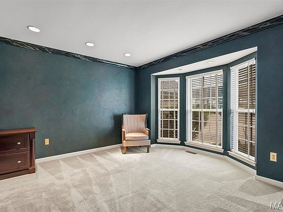 5th image of 12 N Trumbull Cir #31B