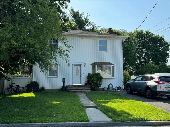31 Maple Street, Farmingdale, NY 11735