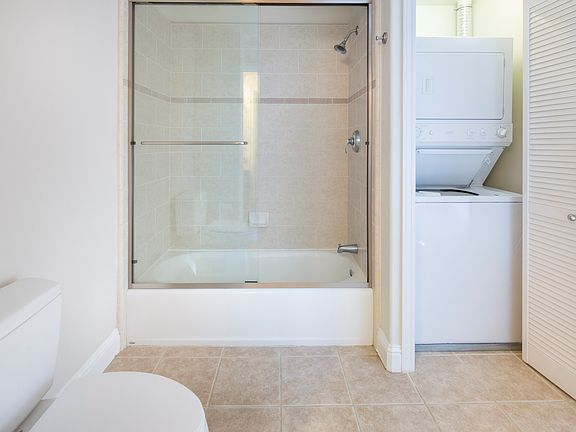 4th image of 633 Elm St APT 214