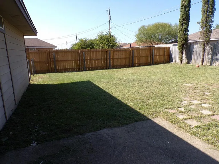 3607 Crescent Dr — Photo 4