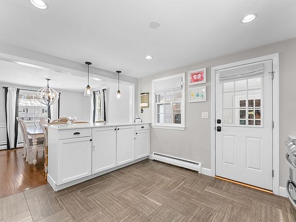 5th image of 16 Laurel Dr