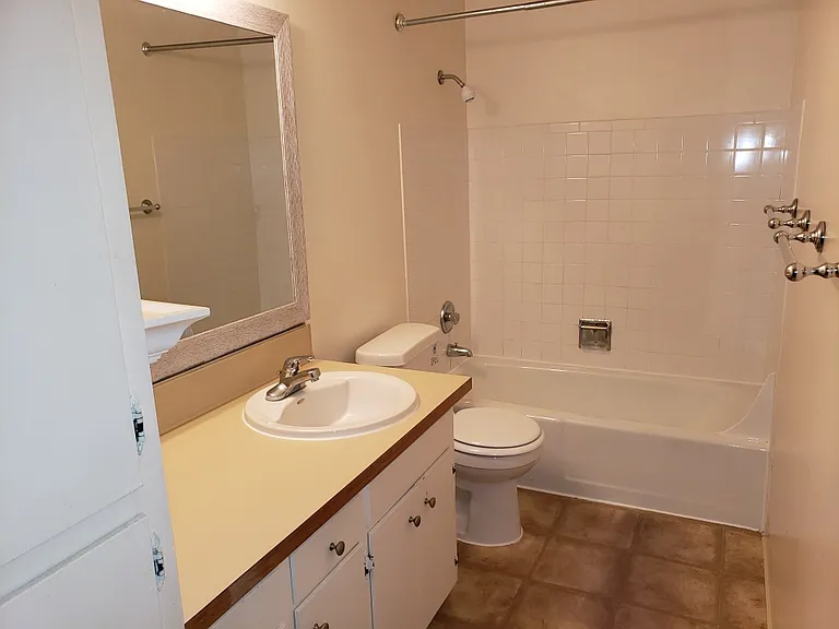 3506 NE 95th St #105 — Photo 11