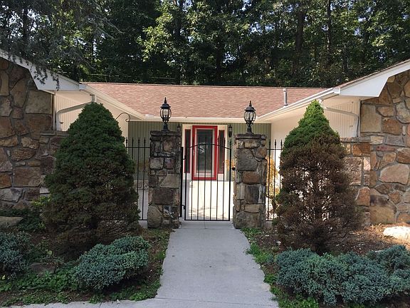 A wonderful gated courtyard