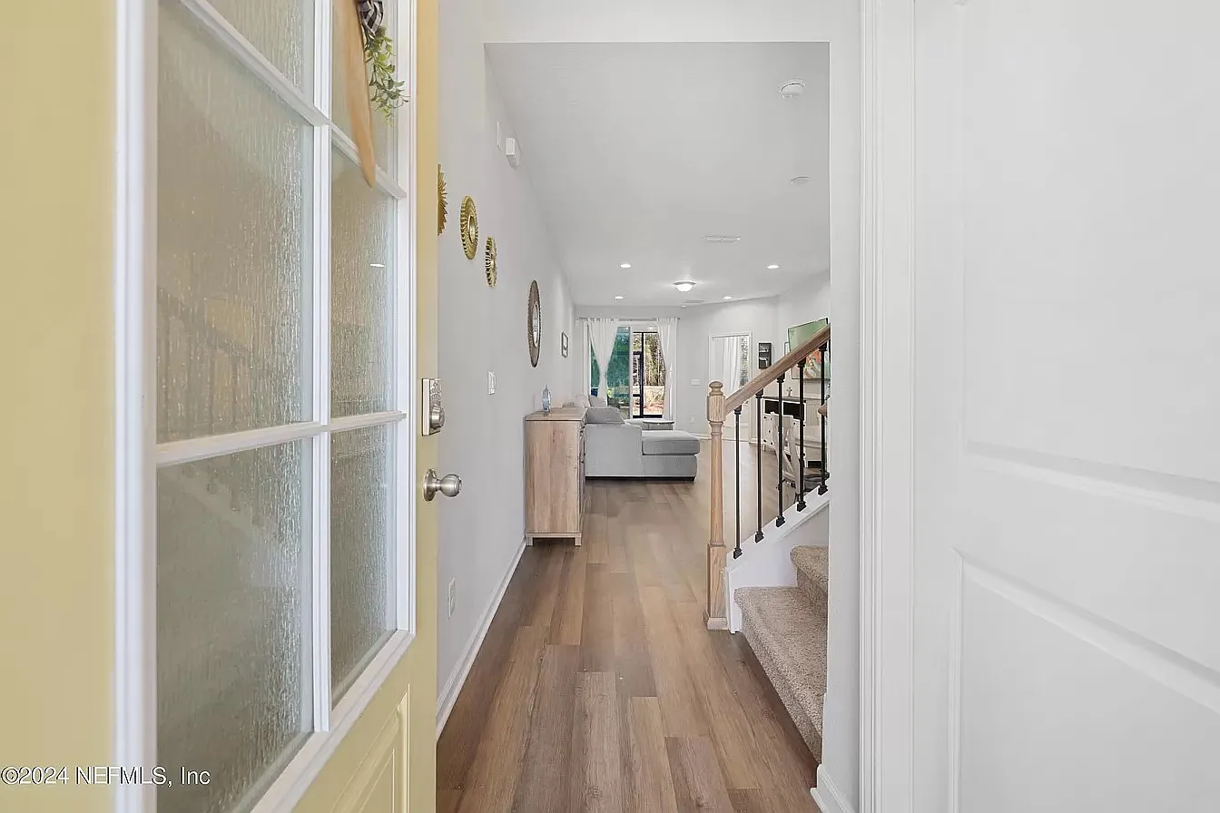 3 bed, 2.5 bath, 1800 sqft, $2,550 — Photo 3