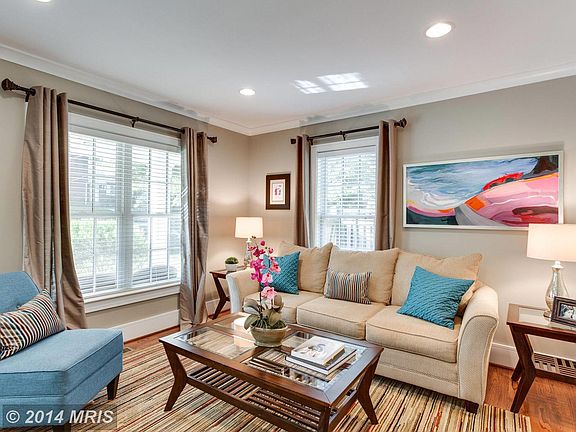 2nd image of 10216 Parkwood Dr