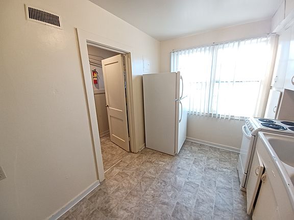 3rd image of 3852 W Pershing Dr #3852