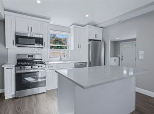 22 Club Rd APT 1, Glen Cove, NY 11542