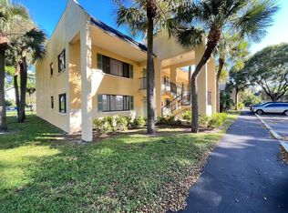 118 Meadows Cir, Boynton Beach, FL 33436