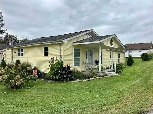 9 Gordon St, Lumberport, WV 26386