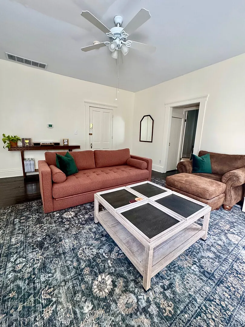 2BR/2BA Charming Bluebird Duplex Near Everything, Stylish Comfort — Photo 2