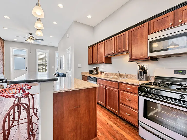 927 S Sarah St #B — Photo 9
