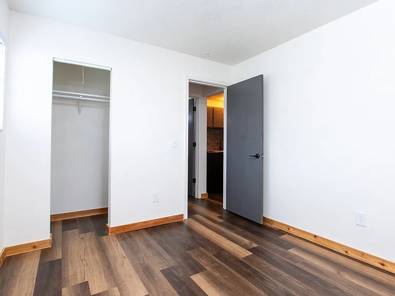 338 N Lorraine Ave — Photo 5