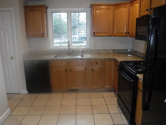 5th image of 168 North St Unit 2