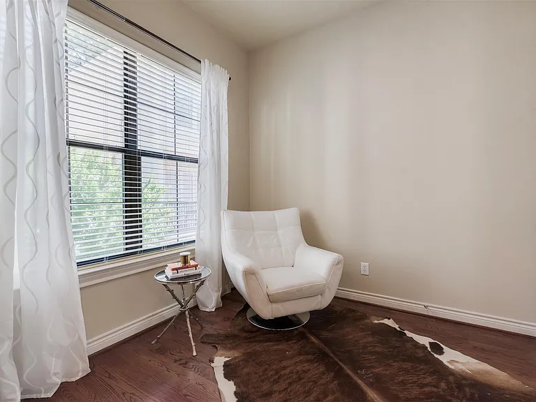 1716 Edwards St — Photo 21