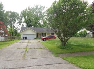 308 Samuel St, Elyria, OH 44035