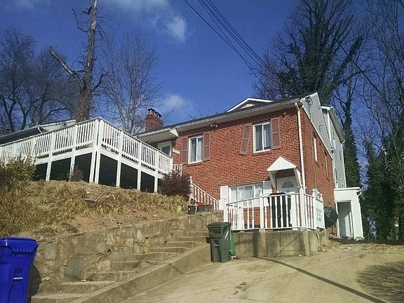 3rd image of 935 S Wakefield St