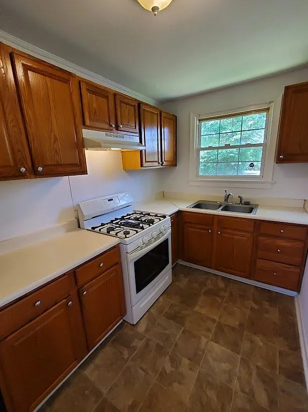 3 bed, 825 sqft, $1,400 — Photo 4