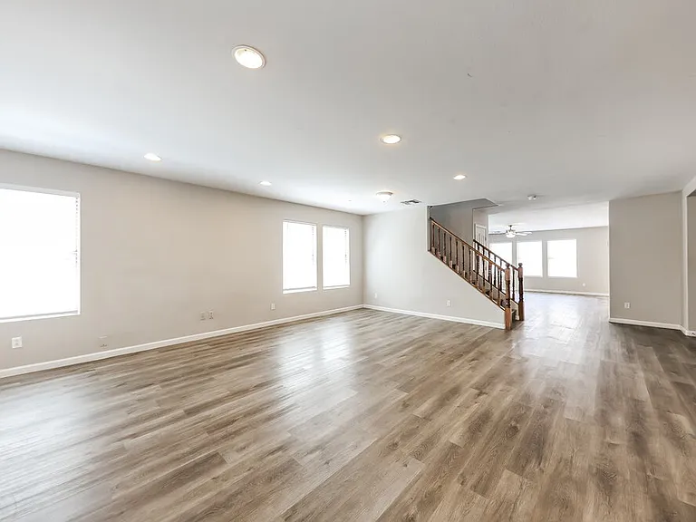 11215 W Garfield St — Photo 4