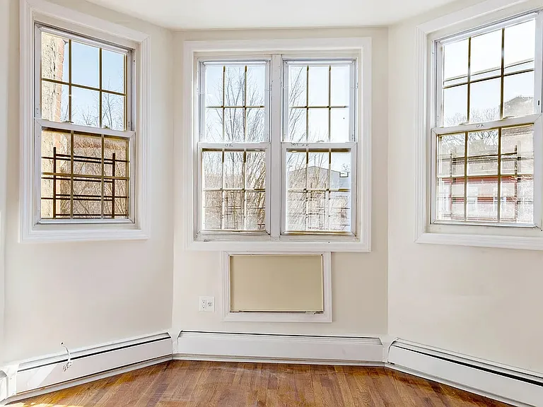16 Roosevelt Pl #3 — Photo 3
