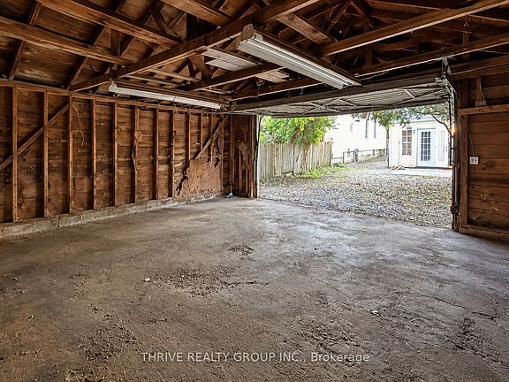 5th image of 966 Colborne St