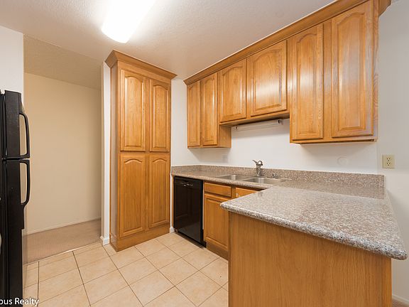 4th image of 1720 Halford Ave APT 325