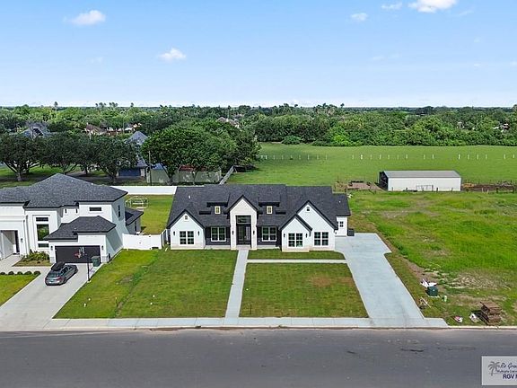 3rd image of 1209 Thacker Ln