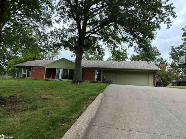 713 W Wall St, Centerville, IA 52544
