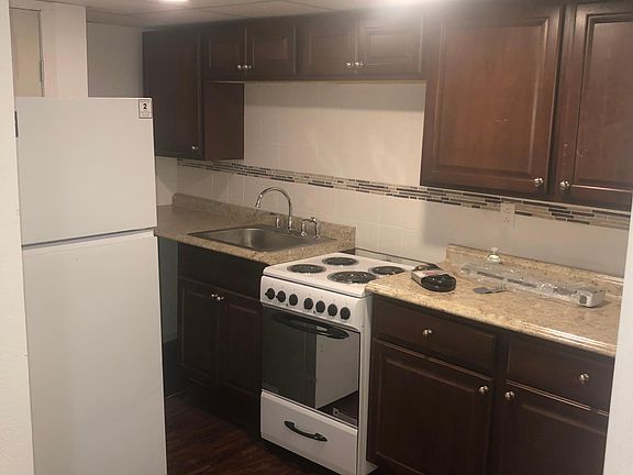 2nd image of 118 Belmont St #1G