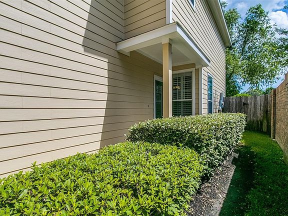4th image of 12487 Saratoga Woods Ln