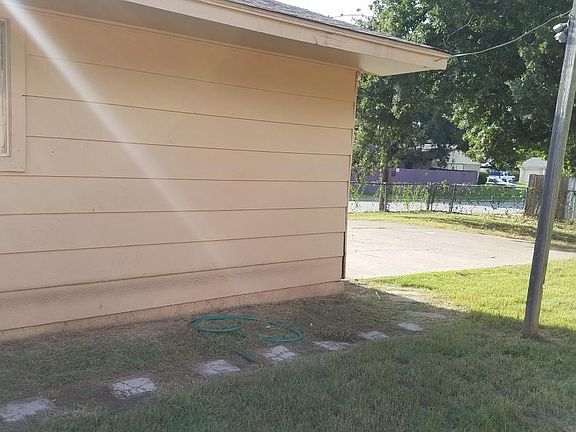 2nd image of 9905 Grove Oaks Blvd