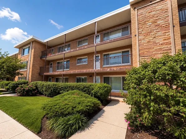 4923 N Harlem Ave #1, Chicago, IL 60656