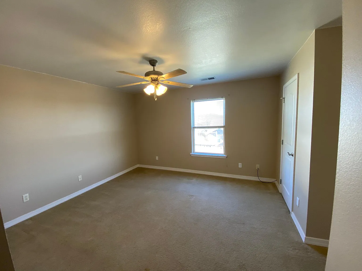 275 Toni Ln — Photo 4