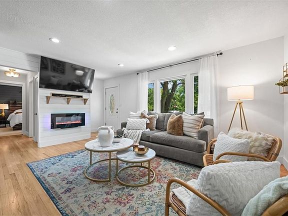 4th image of 4408 NE 55th St
