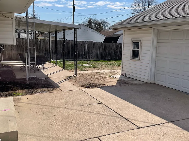 4045 Clover Ridge Ct — Photo 13