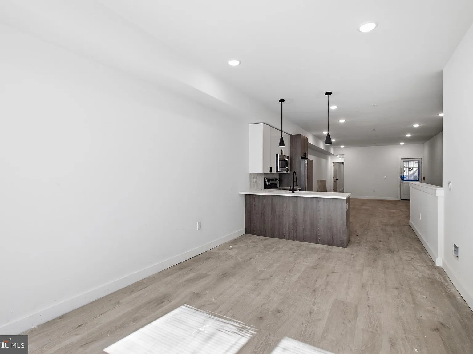 3 bed, $1,800 — Photo 3