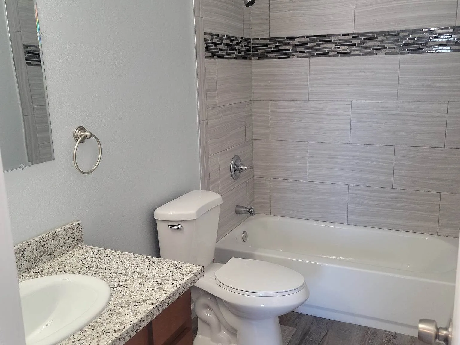 4 bed, 1464 sqft, $2,100 — Photo 1