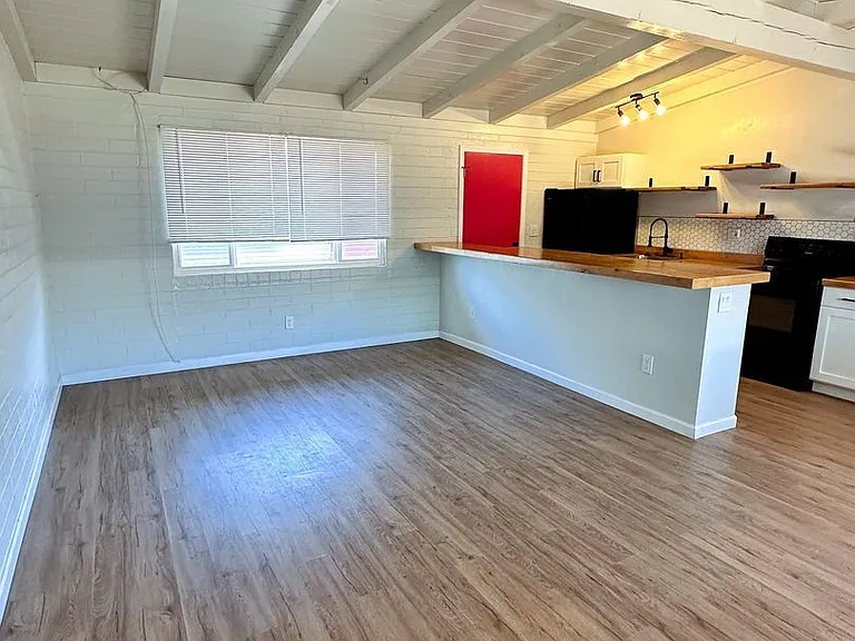 2770 N Forgeus Ave — Photo 15