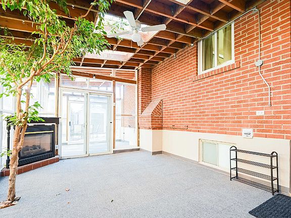 5th image of 570 Louis Dr