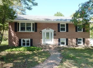 2301 Louxmont Dr, Lancaster, PA 17603