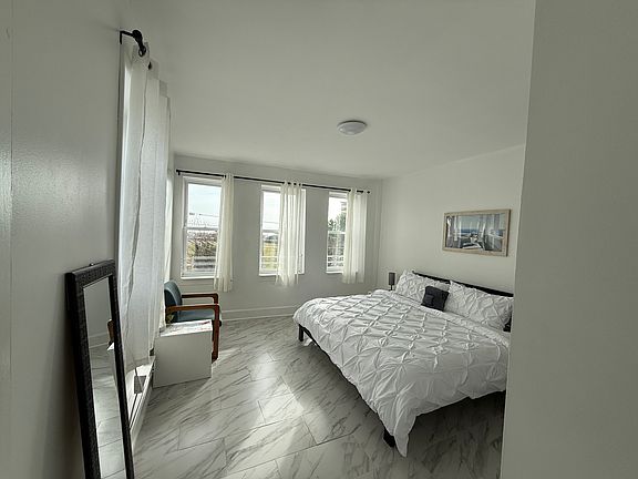 4th image of 4115 Atlantic Ave APT 3