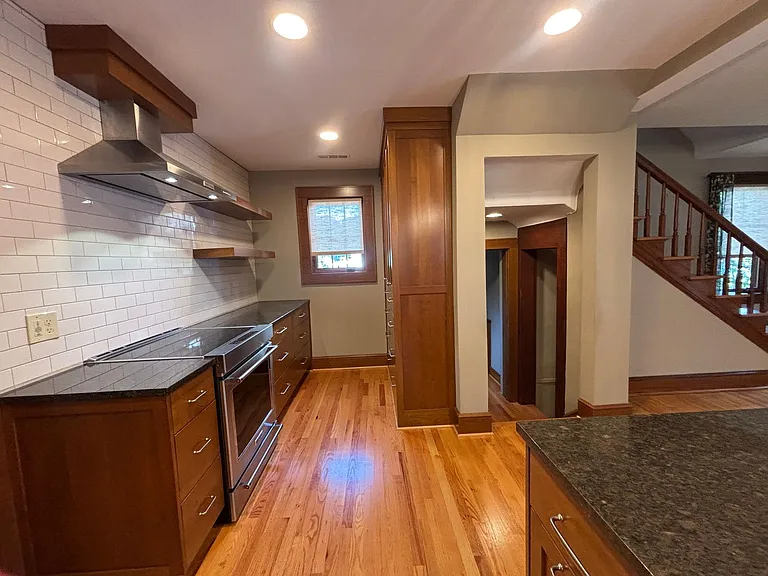 2412 Alberta Ave SW — Photo 24