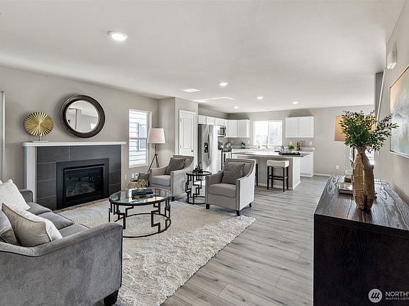 4th image of 9828 Ferns Loop SE